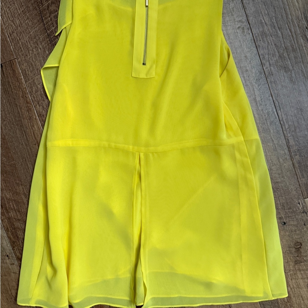 Jennifer Lopez Yellow Ruffle Blouse - Picture 8 of 9